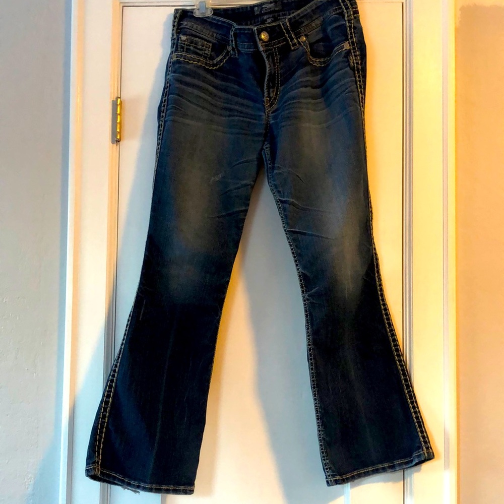 Silver suki jeans. W32/L30. Flared bottom.